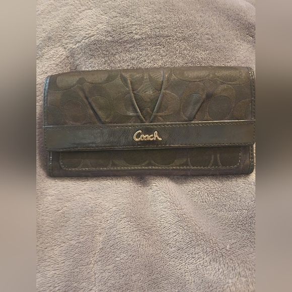 Coach Signature Wallet - Picture 8 of 8